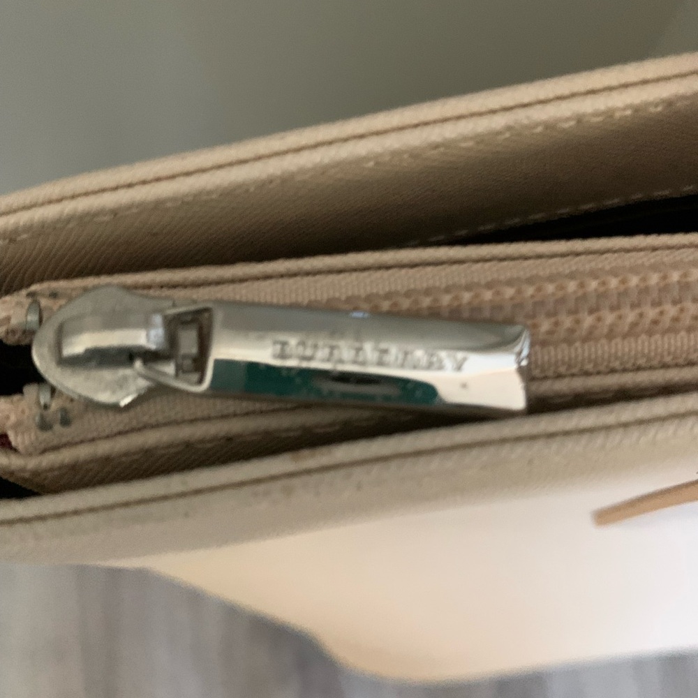 Authentic Burberry Cream Leather Shoulder Bag Fair Condition - Picture 3 of 12